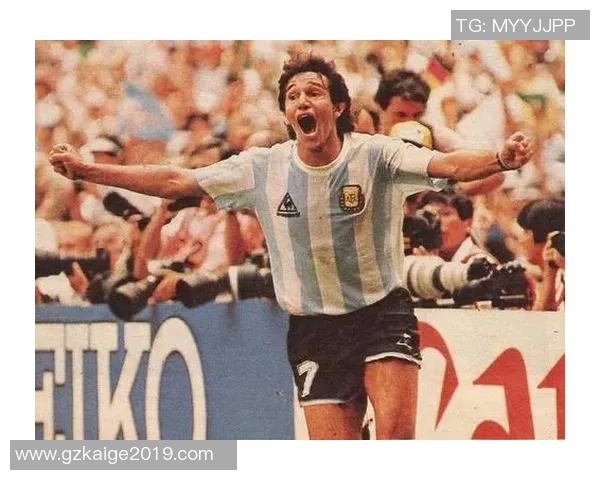 当今足球界的璀璨明星们如何影响全球体育文化与年轻一代的梦想