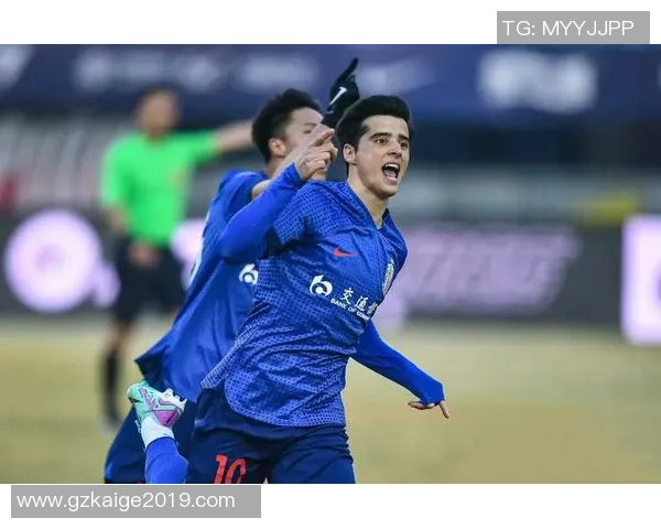 上海足球队战术变革引发热议球迷与专家共同探讨未来发展方向